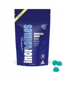 Incredibles Snoozzze Berry cannabis-infused gummy package with CBN and THC, featuring three teal-colored gummies beside the pouch.